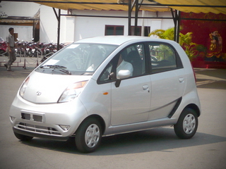 Xe nhỏ Tata Nano sẽ gây sốc với giá 150 triệu đồng?