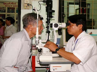 Coi chừng mù mắt khi bị bệnh đục thủy tinh thể