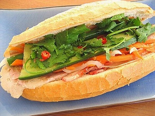 Bánh mì nên ăn cùng thực phẩm nào?