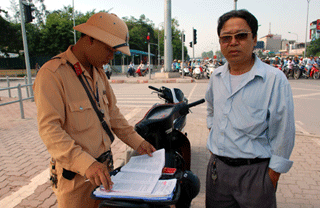 “Doạ” CSGT có thể sẽ bị phạt tới 5 triệu đồng