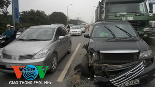 Kinh hoàng tai nạn liên hoàn ở cao tốc Thăng Long- Nội Bài