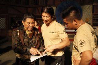 Bố mẹ Dustin Nguyễn bất ngờ góp mặt trong “Lửa Phật’