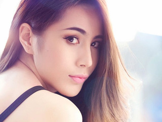 Thủy Tiên tái xuất showbiz Việt sau khi sinh