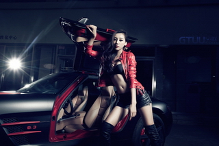 Người đẹp lấn át xe sang Mercedes-Benz SLS AMG