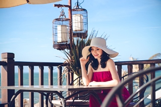 Lan Phương ứng cử Đại sứ, cơ hội mong manh