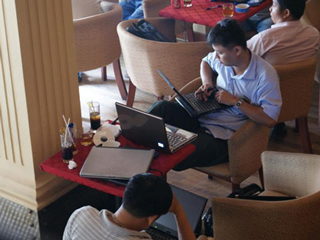 3 lý do khiến bạn không nên làm việc tại quán café