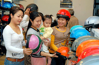 Hôm nay, Hà Nội đổi mũ bảo hiểm thật cho dân