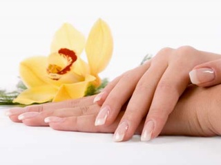 Mẹo giúp chị em bảo vệ móng tay