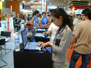 Nhiều dòng laptop giảm giá, khuyến mại &quot;khủng&quot;
