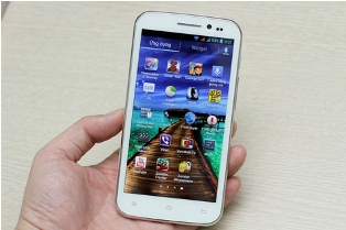  Thử độ bền của smartphone màn hình “khủng” giá rẻ