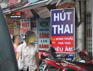 Tan nát đời những nữ sinh &quot;yêu&quot; quá sớm