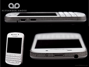 Sốc với giá của BlackBerry Q10 đắt hơn nửa tỷ