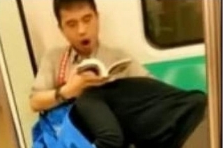 Sốc nữ sinh chủ động &quot;yêu&quot; bạn trai trên tàu