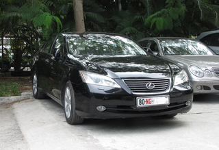 Tịch thu xe biển ngoại giao chưa chuyển nhượng