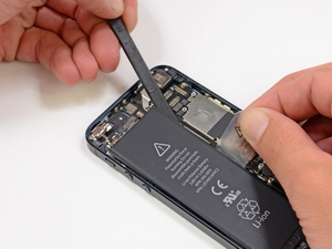 Apple &quot;bóp cổ&quot; băng thông vào một số iPhone, iPad