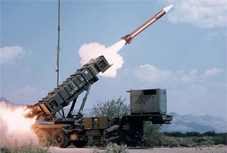 Bầu trời Syria: Nơi cường quốc đọ tên lửa