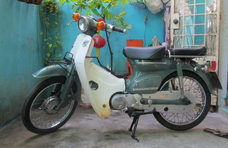 Những chiếc xe máy tiền tấn thời bao cấp