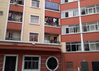 Bé gái 4 tuổi tử vong do nghi ngờ ngã từ tầng 11