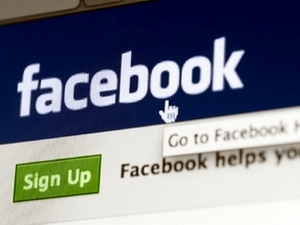 Tài khoản cá nhân Facebook, Microsoft bị theo dõi