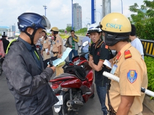 Ba ngày thu gần 15 tỷ đồng tiền phạt giao thông