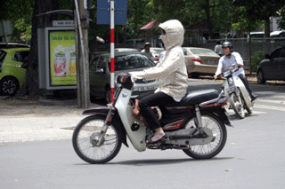 Ngày mai, nắng nóng tăng lên 38-39 độ C