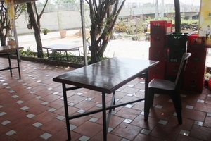 Bị đâm chết vì dám sờ chân người yêu bạn