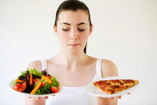 Lợi, hại từ việc giảm cân không kiêng thịt, cá