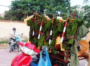 Cấm mua bán, cho tặng trang phục cảnh sát