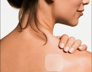 Dùng miếng dán giảm đau: Con dao 2 lưỡi