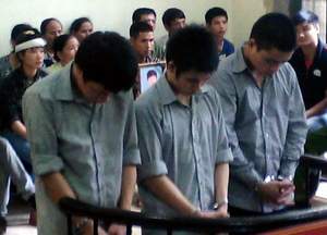 Bị đánh hội đồng đến chết vì va chạm... giao thông