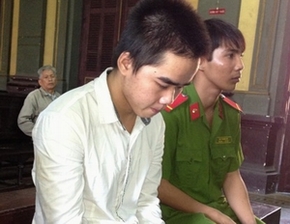 Đi tù vì sống như vợ chồng với cô bé 13 tuổi