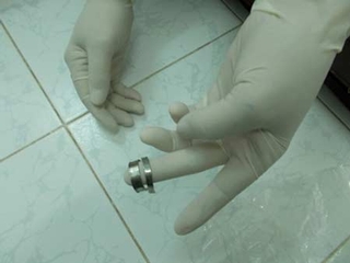 Suýt mất “của quý” vì đeo nhẫn không đúng chỗ