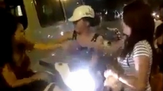 4 kiều nữ đi xe xịn “choảng” nhau giữa phố
