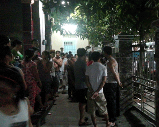 Thi thể cô gái bốc mùi trong phòng trọ khoá cửa