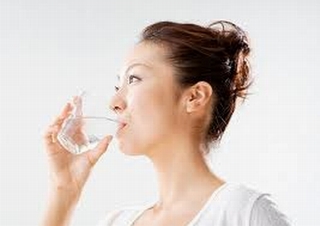 Mùa hè: Uống nước thế nào cho đúng?