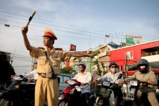 Hiểu đúng về hiệu lệnh điều khiển giao thông của CSGT
