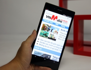 Cận cảnh smartphone Nhật siêu bền, cấu hình “khủng”