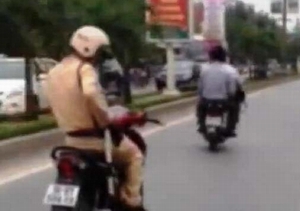CSGT bắn người trên phố bị đình chỉ công tác
