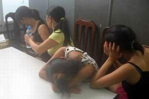 Gái mại dâm mang bầu 6 tháng vẫn &quot;đi khách&quot;