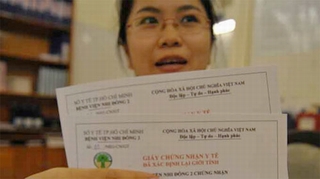 Cấp giấy xác định lại giới tính cho trường hợp đầu tiên