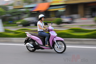 8 xe máy “bom tấn” vừa ra mắt tại Việt Nam
