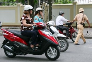 Không lắp đúng gương xe có bị xử phạt?