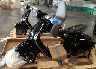 Vespa 946 nhập ngoài giá cao hơn chính hãng