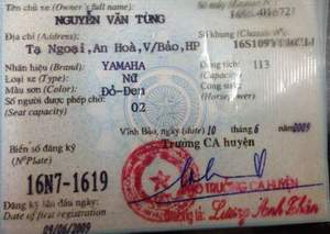 Bị phát hiện xe ăn cắp khi đi không đúng làn đường