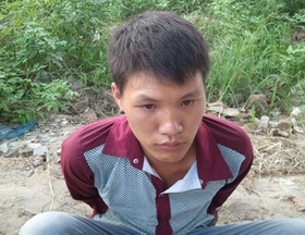 Thất nghiệp, &quot;dắt&quot; kiếm Nhật đi bán keo dán giày