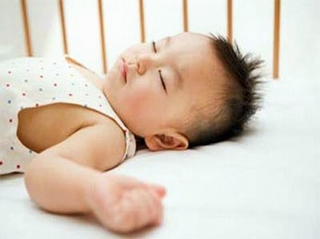 Trẻ ra mồ hôi trộm có nguy hiểm?