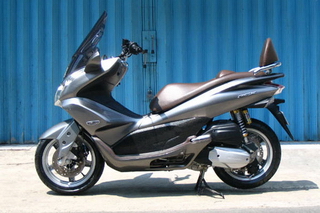  Ngắm Honda PCX độ kiểu Piaggio X9