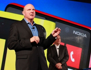 Mua lại Nokia, Microsoft cố &quot;theo đuôi&quot; Apple?