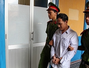 Bệnh hoạn biến bạn của cháu nội thành &quot;nô lệ tình dục&quot;