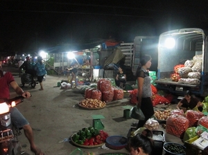 Chợ đêm Văn Quán vẫn tồn tại với nhiều vi phạm